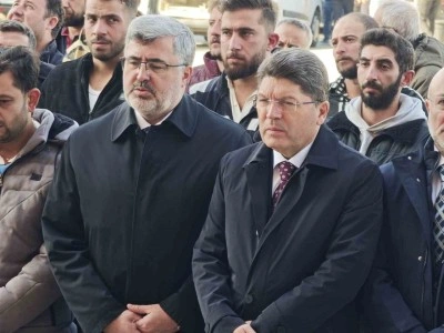 Bakan Tun&ccedil; vefat eden vatandaşların cenaze t&ouml;renlerine katıldı