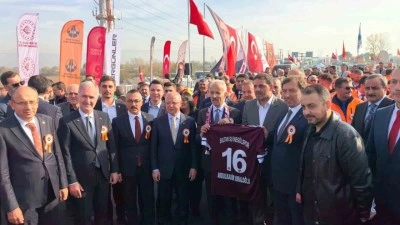 Bakan Uraloğlu: "&Ouml;n&uuml;m&uuml;zdeki yıl Bursa&rsquo;mıza y&uuml;ksek hızlı trenle seyahat edeceğiz"