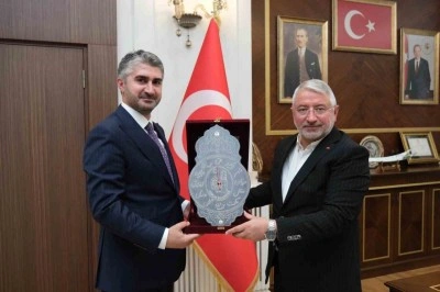 Bakan Yardımcısı Tarıkdaroğlu, Belediye Başkanı Aşgın'ı ziyaret etti