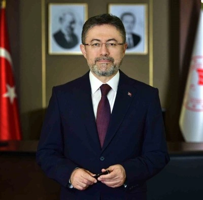 Bakan Yumaklı: Uçağımız havaalanına dönerken acil iniş yapmıştır