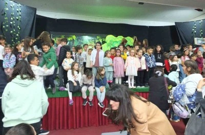 Balıkesir&rsquo;de amat&ouml;rlerin oyunu ayakta alkışlandı