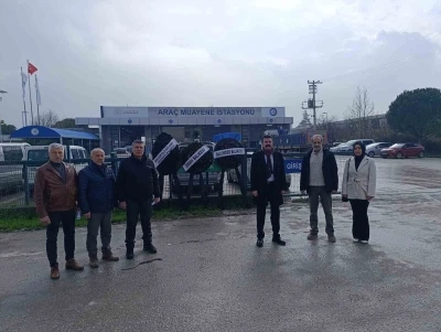 Balıkesir&rsquo;de T&Uuml;VT&Uuml;RK &ouml;n&uuml;nde siyah &ccedil;elenkli protesto
