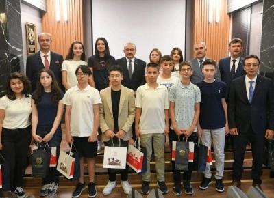 Vali LGS şampiyonlarını ödüllendirdi