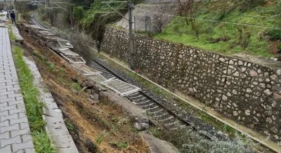 Bandırma'da Tren Yolu İstinat Duvarı Çöktü: Çalışmalar Hafta İçinde Başlayacak