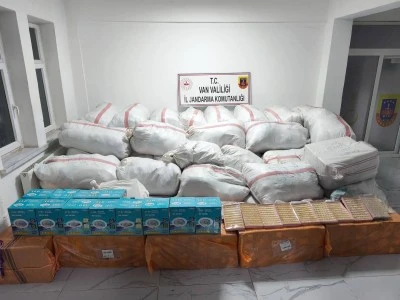 Başkale’de Dev Kaçak Eşya Operasyonu