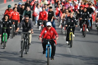 Başkan B&uuml;y&uuml;kkılı&ccedil;, &lsquo;Cumhuriyetin G&uuml;c&uuml;yle Pedallıyoruz&rsquo; etkinliğine katıldı