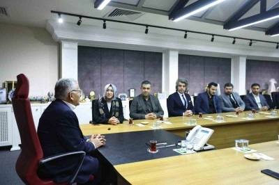 Başkan B&uuml;y&uuml;kkılı&ccedil;, Kayseri&rsquo;nin ilk kadın il&ccedil;e başkanı Kahraman ve y&ouml;netimini ağırladı