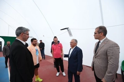 Başkan Büyükkılıç’tan yeni balon tenis kortlarına inceleme