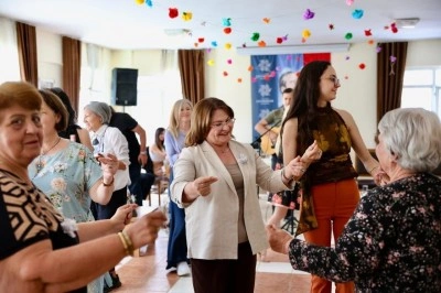 Başkan Gençay: "Annelerimizin yüzü hep gülsün"