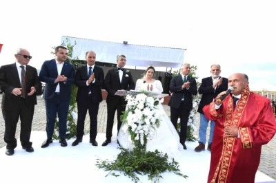 Başkan Özcan Kızının nikahını kıydı