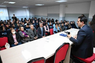 Başkan Taşkın, kariyer günlerinde öğrencilere tavsiyelerde bulundu