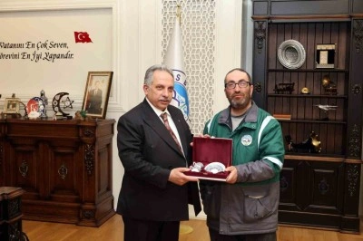 Başkan Yalçın’dan örnek davranış gösteren personele takdir