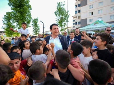 İlk ve ortaokul &ouml;ğrencilerine 8 bin TL