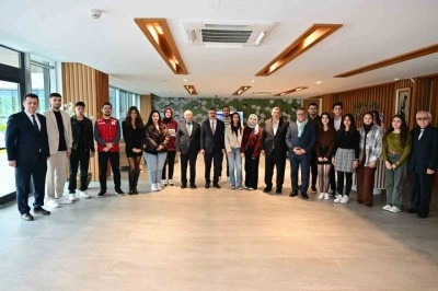 Başkan Yılmaz gen&ccedil;lerle buluştu