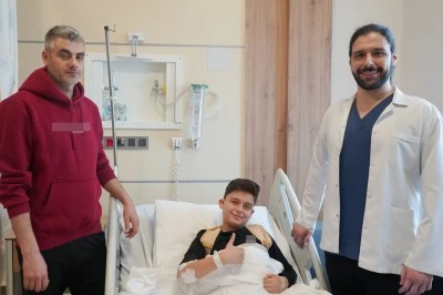 Batman&rsquo;da 11 Yaşındaki B&uuml;nyamin&rsquo;in Omurilik Ameliyatı Başarıyla Tamamlandı: Vida ve Platin Kullanılmadı