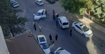 Komşu ilimizde 2 otomobil çarpıştı: 1 yaralı