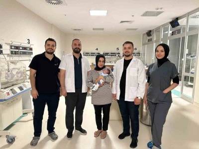 900 gram dünyaya gelen bebek hayata tutunmayı başardı