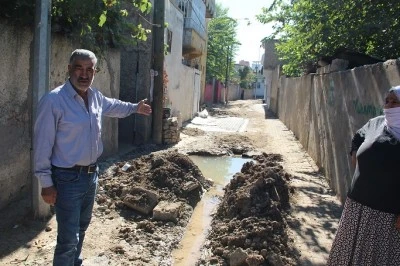 Batman'da Doğal Gaz Çalışmaları Sonrası Su Borusu Patladı, Mahalle Sakinleri Çözüm Bekliyor