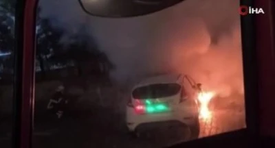 Batman'da Park Halindeki Araç Alevlere Teslim Oldu