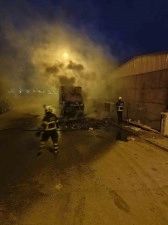 Batman’da park halindeki kamyonet yandı