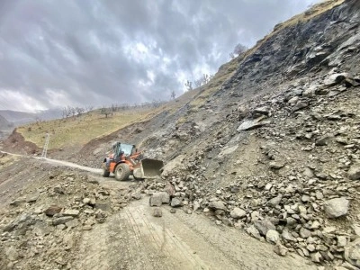 Batman&rsquo;da şiddetli yağışlarla birlikte bazı k&ouml;y ve mezra yolları ulaşıma kapandı