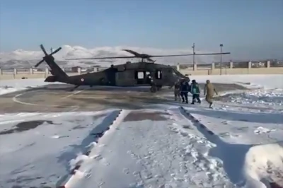 Batman&rsquo;da Yoğun Kar Yağışı Hayatı Tehdit Eden Vatandaşı Helikopterle Kurtardı