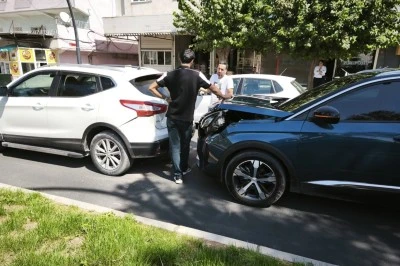 Batman'da Zincirleme Kaza: 4 Araç Birbirine Girdi