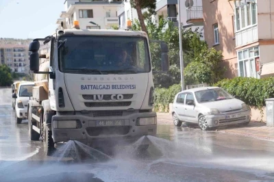 Battalgazi&rsquo;de temizlik &ccedil;alışmaları s&uuml;r&uuml;yor