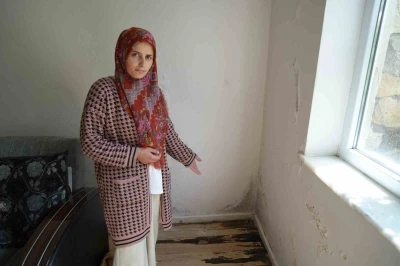 Bir yıldır evlerden su &ccedil;ıkıyor
