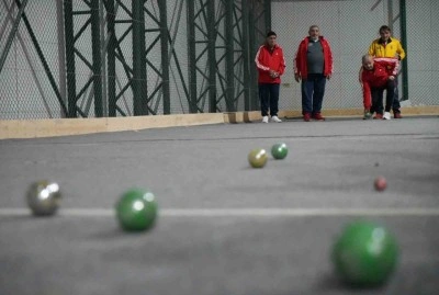 Bayburt&rsquo;ta d&uuml;zenlenen bocce ma&ccedil;ında huzurevi sakinleri h&uuml;nerlerini sergiledi