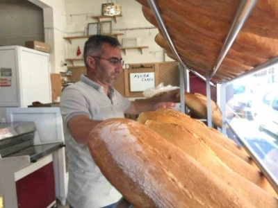 Ekmek fiyatı 15 liraya yükseldi