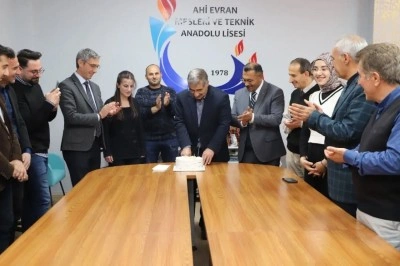 Bayburt&rsquo;ta emekliye ayrılan m&uuml;d&uuml;re veda programı