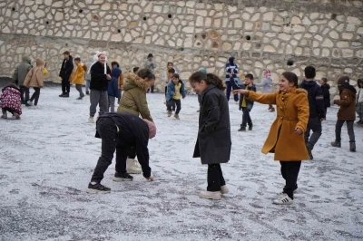 O ilimizde mevsimin ilk karı düştü