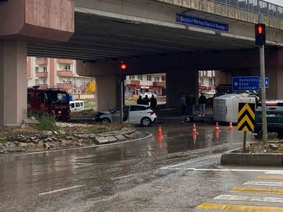Bayburt&rsquo;ta trafik kazası: 3 yaralı