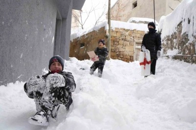 Bayburt’un Aydıntepe ilçesinde yoğun kar nedeniyle okullar bir gün tatil edildi