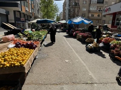 Bayramda sebze-meyve cep yaktı, Diyarbakır pazarı şimdi nefes aldı