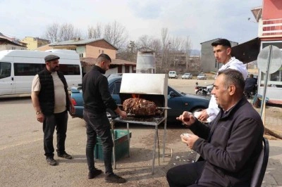 Bayramı cağ kebabı ile karşıladılar