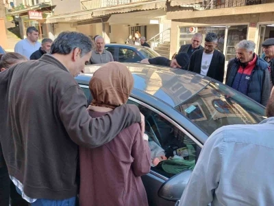 Bebek arabada kilitli kalınca anne b&uuml;y&uuml;k korku yaşadı