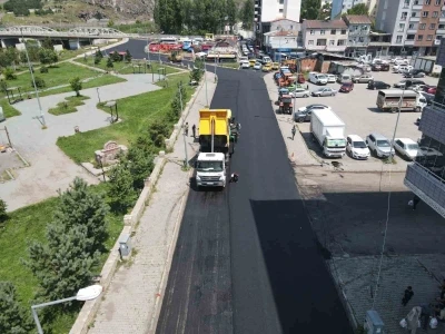 Belediye ekiplerinin asfalt &ccedil;alışmaları drone ile havadan g&ouml;r&uuml;nt&uuml;lendi