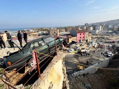 Belediyeye ait kamyonet az kalsın faciaya yol a&ccedil;ıyordu