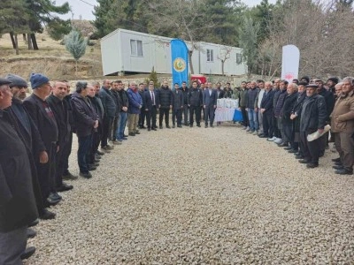 Besni’de çiftçilere 5 bin 500 adet fidan dağıtımı gerçekleştirildi