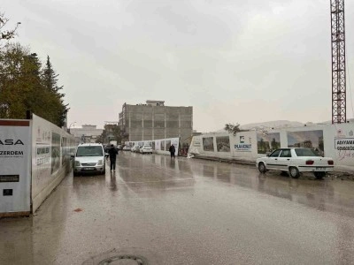 Besni&rsquo;de sağanak yağış etkili oldu