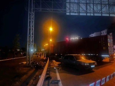 Beylikdüzü’nde kontrolden çıkan tır motosiklete çarptı: 1 ölü, 2 yaralı