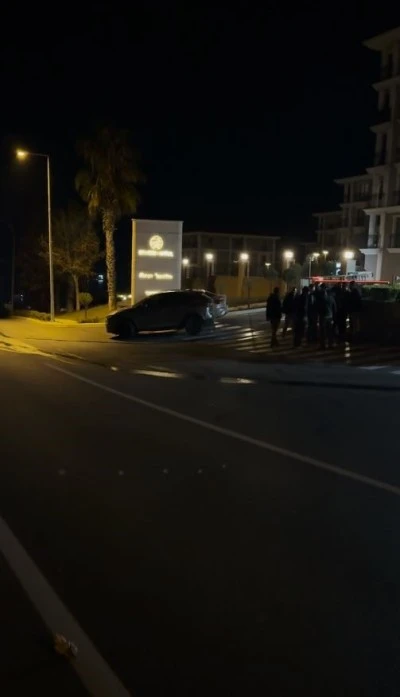 Beylikdüzü’nde  Motosikletli Saldırganlar Otomobili Kurşunladı