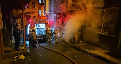 Beyoğlu’nda 4 katlı binada elektrik sobasından yangın çıktı