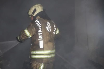 Beyoğlu’nda Bodrum Katında Çıkan Yangında 4 Kişi Kurtarıldı