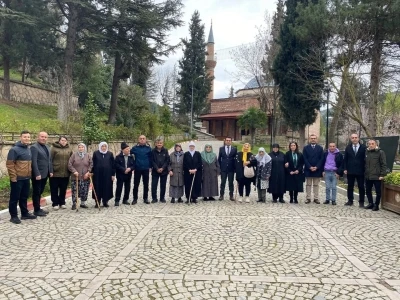 Bilecik huzurevi sakinleri Şeyh Edebali T&uuml;rbesini ziyaret etti
