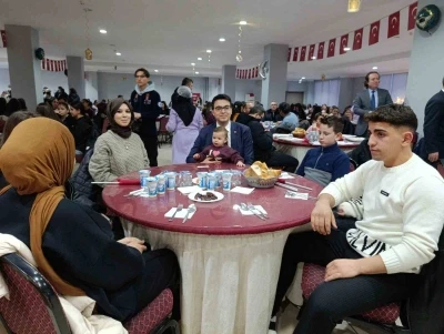 400 &ouml;ğrenciyle dayanışma sofrası kuruldu