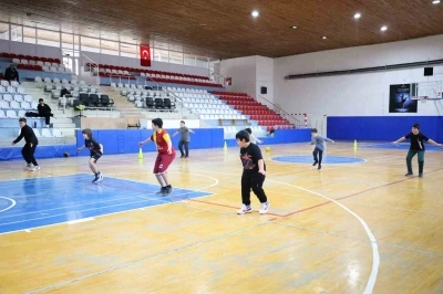 Bilecik&rsquo;te basketbol spor okulları antrenmanları s&uuml;r&uuml;yor