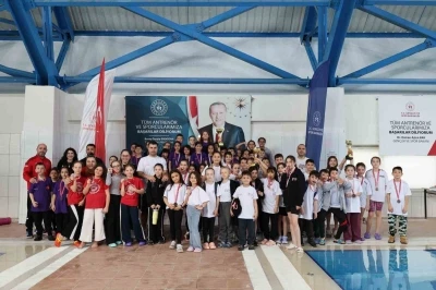 Bilecik&rsquo;te k&uuml;&ccedil;&uuml;k y&uuml;z&uuml;c&uuml;lerden madalya m&uuml;cadelesi